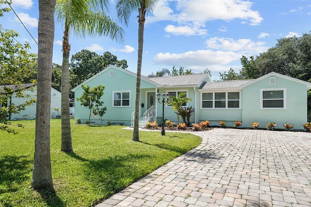 4 bed, 2.0 bath, 1751 sqft, $2,900 — Photo 2