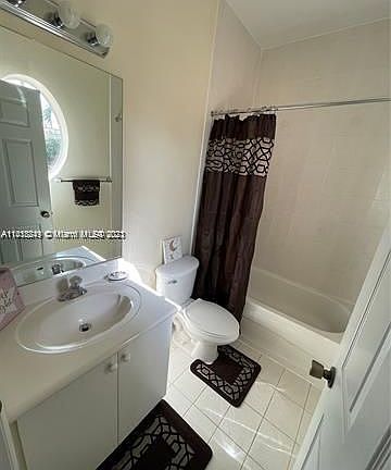 4th image of 4940 Leeward Ln #3703
