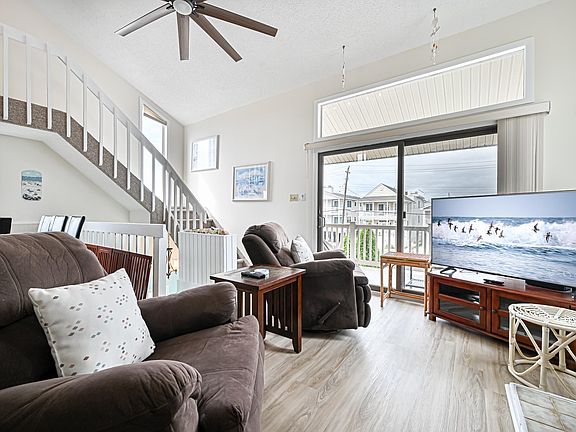 4th image of 5111 West Ave #2