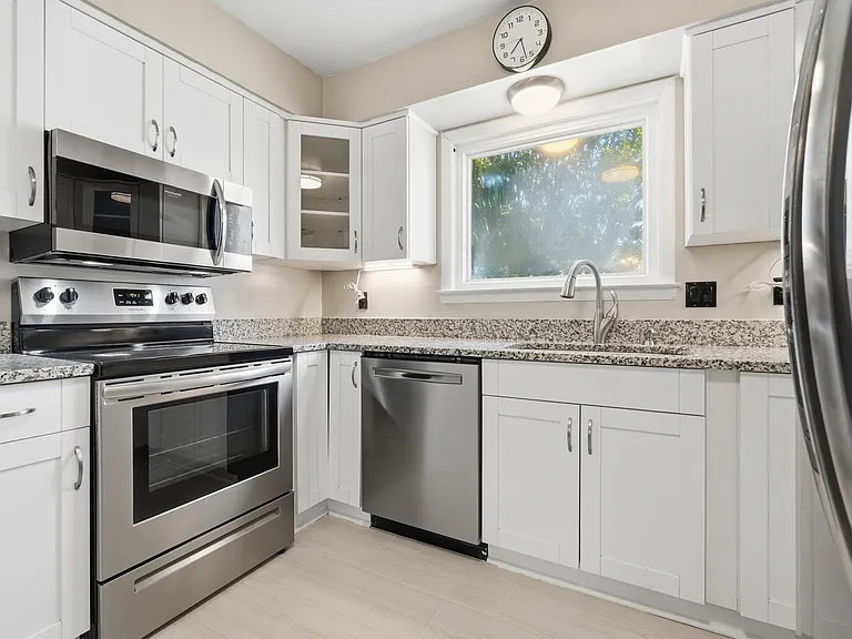 125 Tower Dr #1 — Photo 8