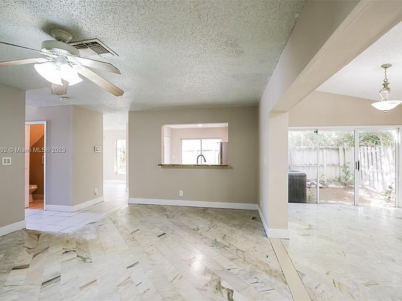 4th image of 5811 Woodland Point Dr