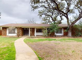 204 W Johnson St, Cuero, TX 77954