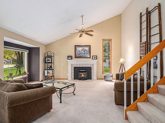 4th image of 7086 Crescenda Dr NE