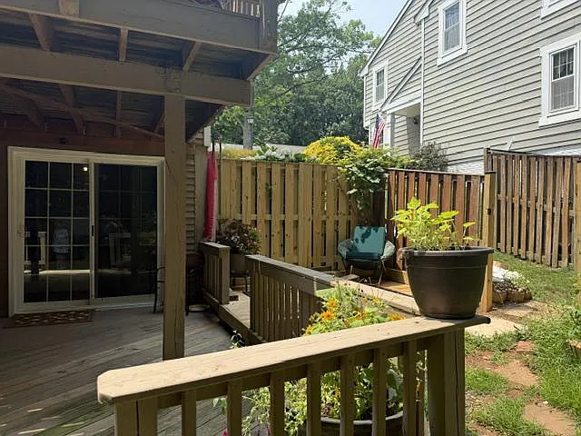 15255 Streamside Ct — Photo 2
