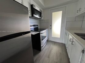 1350 E Sample Rd, Pompano Beach, FL