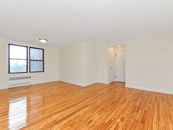 3rd image of 10-40 Neilson St #4C
