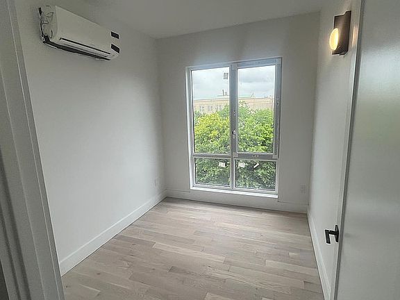 4th image of 193 Graham Ave #3A