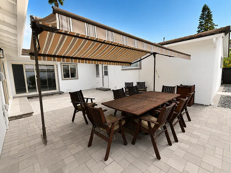 2345 S Ola Vis — Photo 3