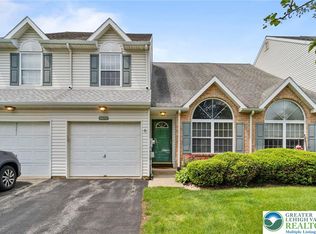 8077 Cross Creek Cir, Breinigsville, PA 18031