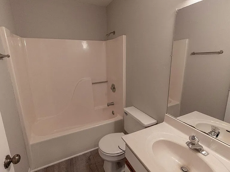 1913 Greenleaves Ct — Photo 25