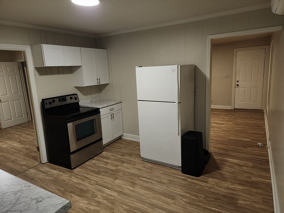 1st image of 225 E Sharpe St APT A