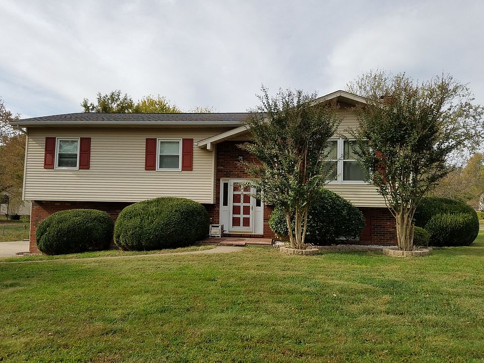 1st image of 555 Woodbine Pl