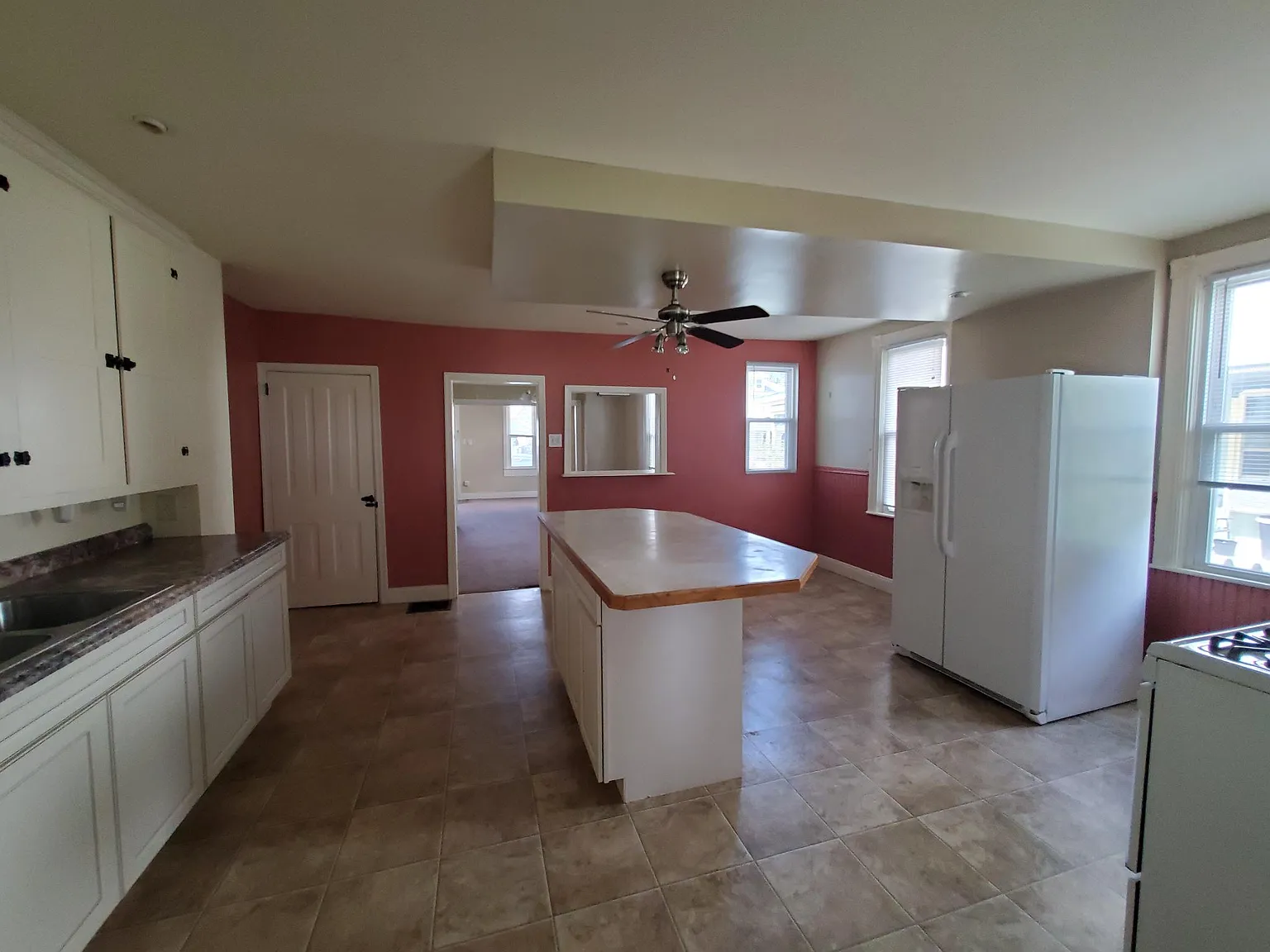 3 bed, 1664 sqft, $1,800 — Photo 1