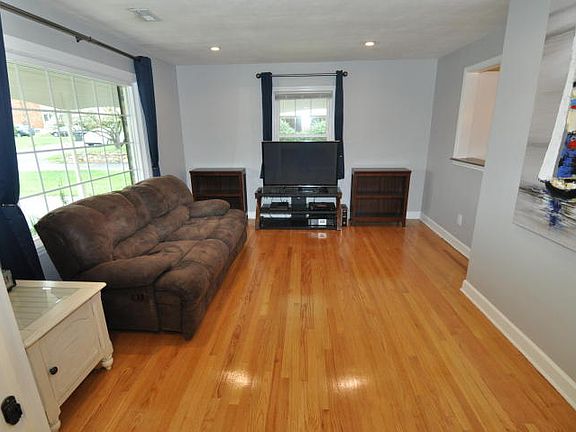 4th image of 2915 Tully Dr