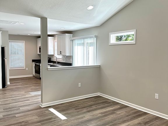 5th image of 2217 Kenwood Blvd SE #B