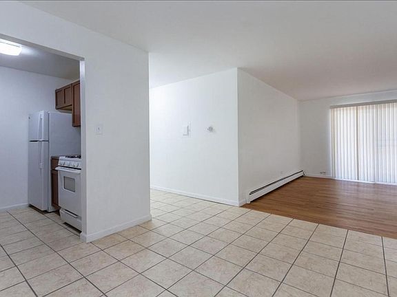 3rd image of 580 Hill Dr #3-202