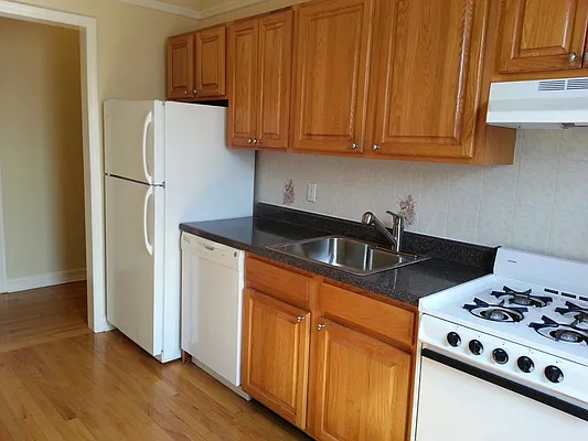 Rented by S&R Properties | media 9