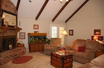 5th image of 323 Greenacres Blvd