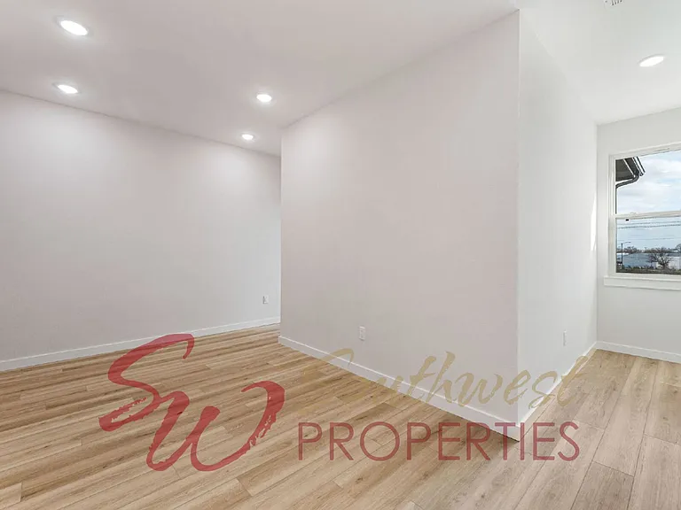 556 Galt Dr — Photo 18