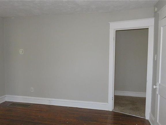 2nd image of 712 E 40th St