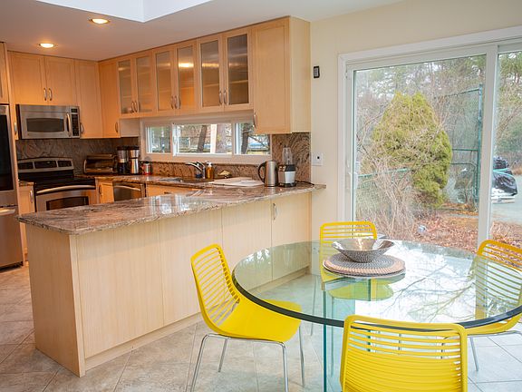 4th image of 21 Blue Jay Way