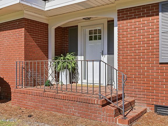 2nd image of 1416 Clarksville Drive