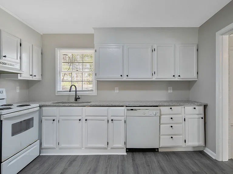 7252 Ainsley St — Photo 2