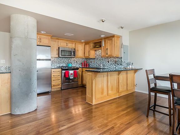 4th image of 803 W 48th St APT 1002