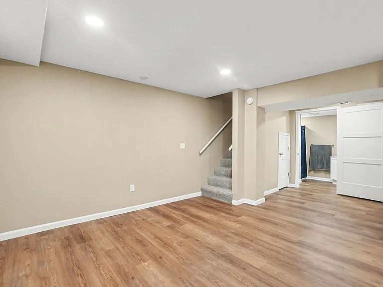 6767 Military Ave — Photo 13