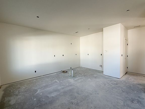 4th image of 72 Cedar Ln