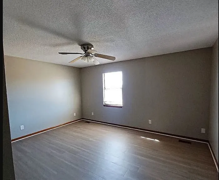 7000 Ewing Ave — Photo 3