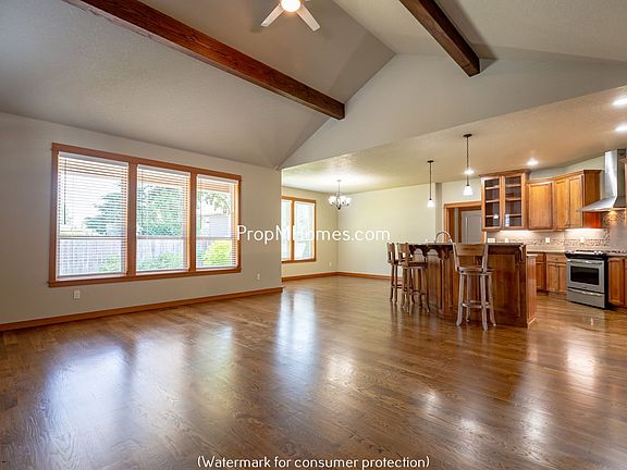 4th image of 1482 N Elm St