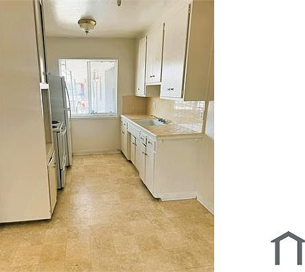 5th image of 3226 Bell St #25