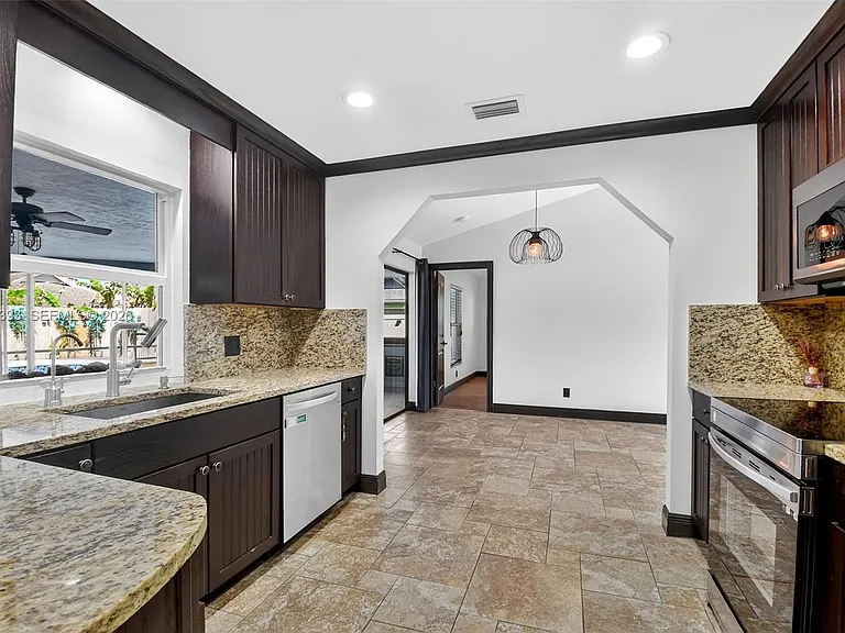 13808 Geranium Pl — Photo 10