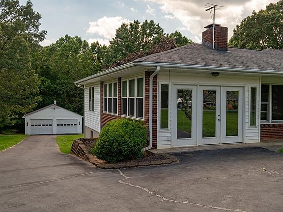 4th image of 129 Walton Dr