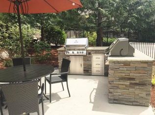 375 Springtree Ln, West Linn, OR 97068