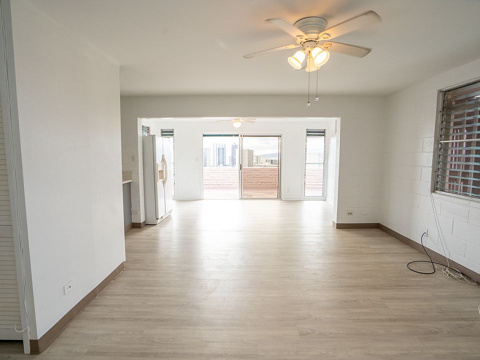 Living room from back to patio showing in front
