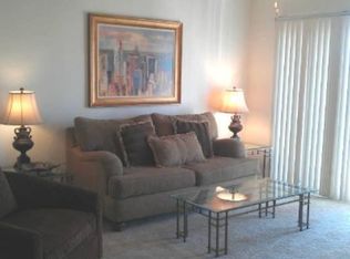 916 Bishops Gate Ln APT G, Kirkwood, MO 63122