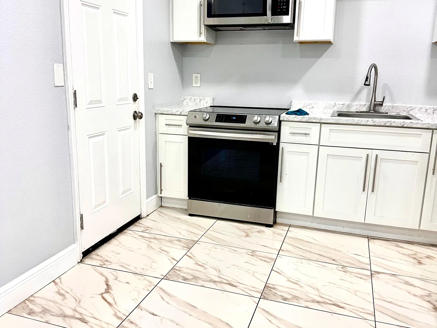 4 bed, 1.0 bath, 1320 sqft, $888 — Photo 4