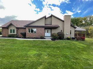 821 Carriage Ln, Lewiston, NY