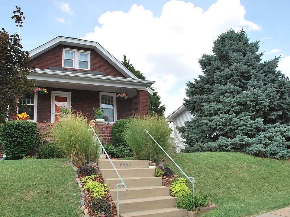 Great Curb Appeal!