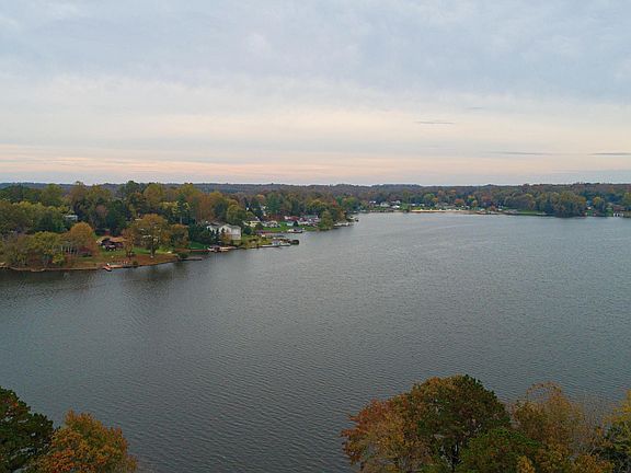 3rd image of Poplar Dr