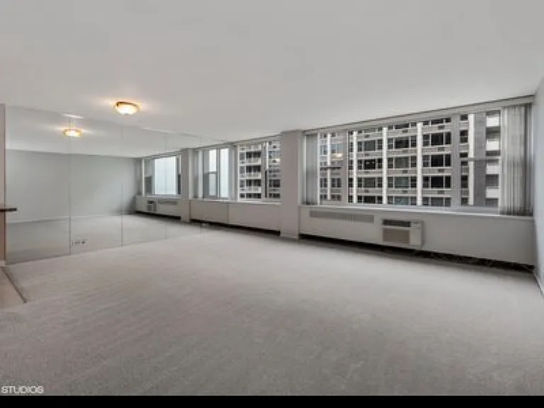 4250 N Marine Dr #2111 — Photo 3