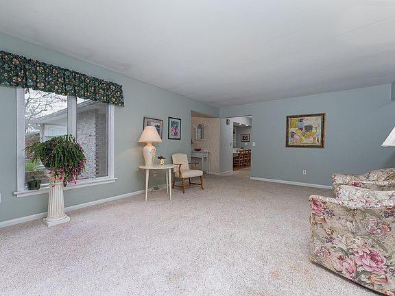 5th image of 189 Hillcrest Dr