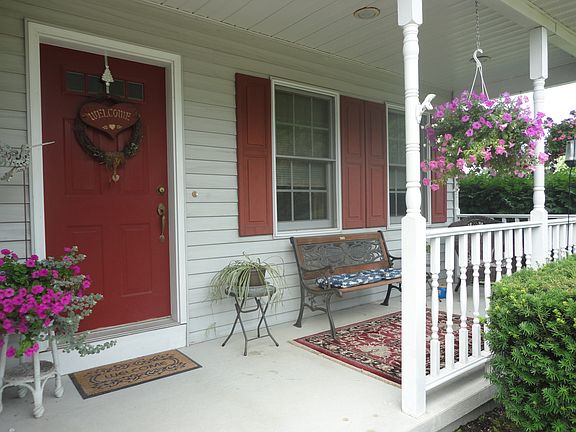 2nd image of 8 Willow Park Dr E