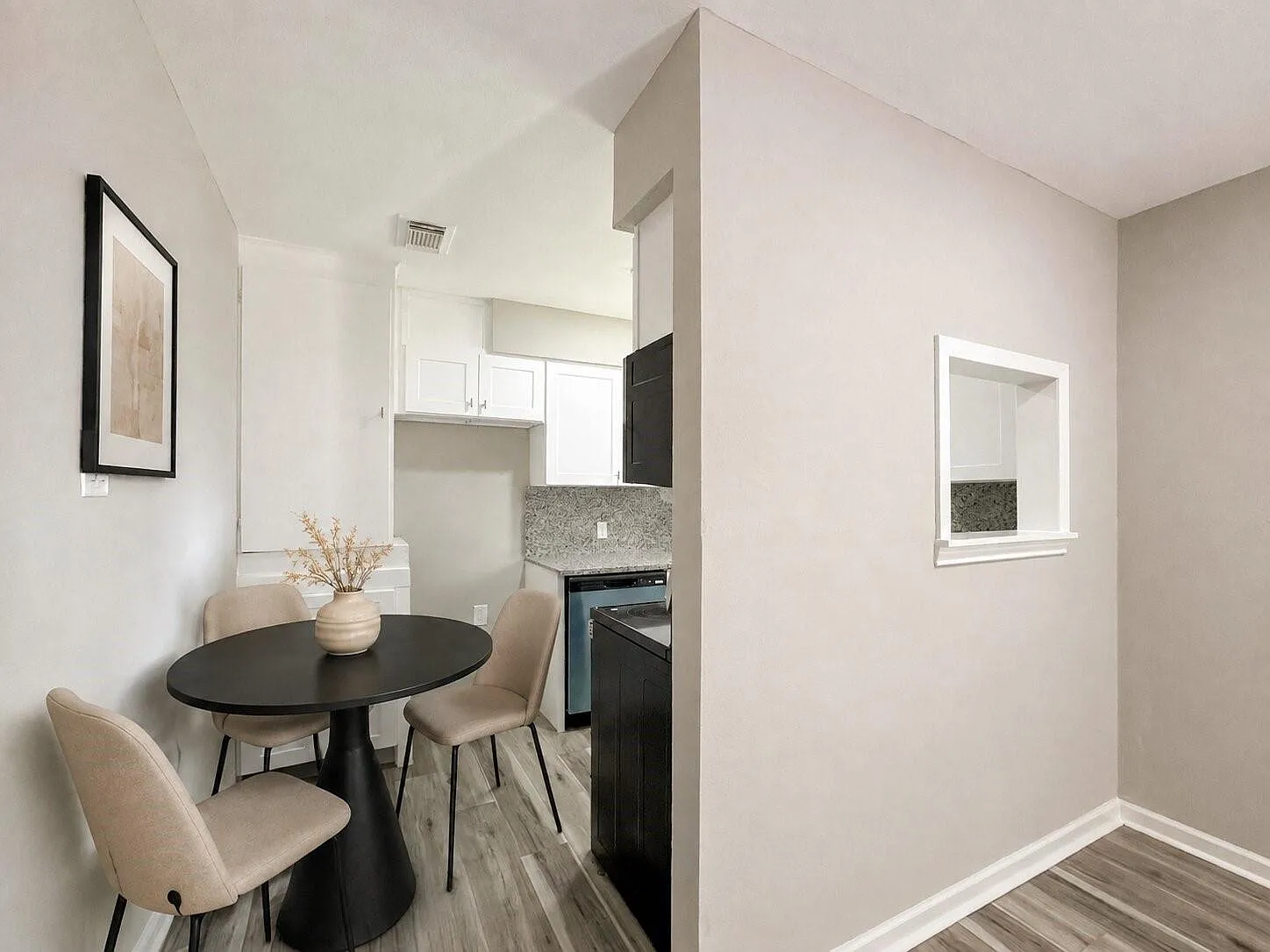 2 bed, 1.0 bath, 780 sqft, $1,150 — Photo 2