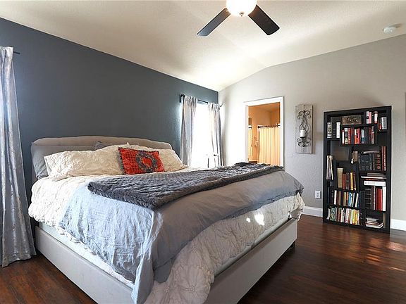 4th image of 204 Creston St