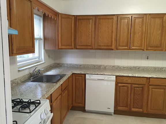 5th image of 2152 South St Floor 1
