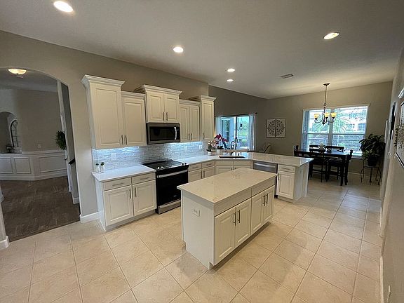 2nd image of 20318 Torre Del Lago St