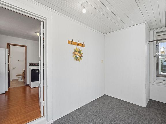3rd image of 517 S Park St
